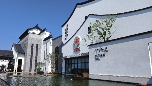 江苏省阳澄湖高速公路服务区.资料图片
