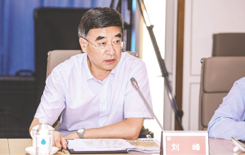 中国银行业协会党委副书记、秘书长刘峰