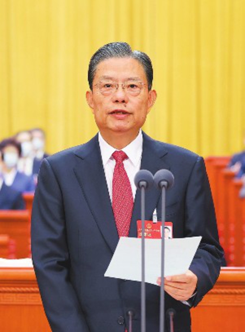 3月13日,第十四届全国人民代表大会第一次会议在北京人民大会堂举行闭幕会。大会执行主席、十四届全国人大常委会委员长赵乐际主持闭幕会并讲话。
新华社记者黄敬文/摄