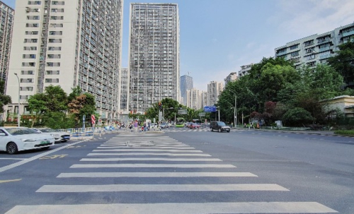 重庆市居民楼一隅。本报记者张守营/摄