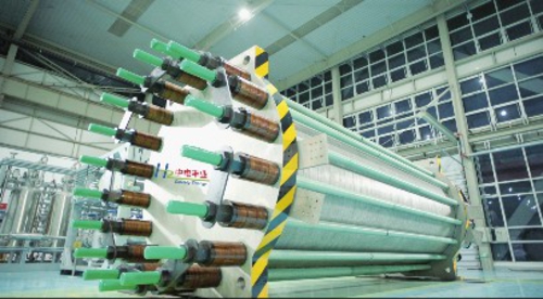 山东海氢能源科技有限公司主打产品2000标方的大型碱性水电制氢装备。王天福/摄