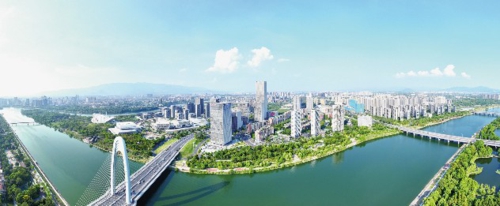 近年来,浙江省金华市金义新区(金东区)发展动能强劲,各产业“群星闪烁”且“串珠成链”,有“体量”更有“质量”。图为产、城、人和谐共生,融合发展的金义新区一隅。陈炼钢/摄