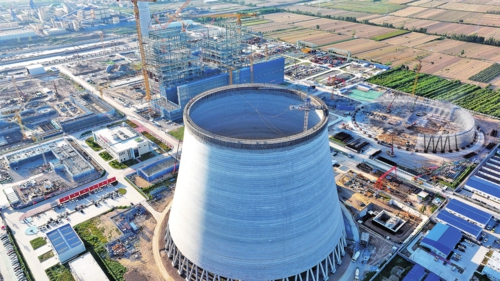 图为山东省郓城县的大唐郓城630℃国家电力示范项目建设现场。新华社
