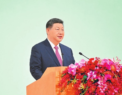 12月20日上午,庆祝澳门回归祖国25周年大会暨澳门特别行政区第六届政府就职典礼在澳门东亚运动会体育馆隆重举行。中共中央总书记、国家主席、中央军委主席习近平出席并发表重要讲话。
新华社记者谢环驰/摄
