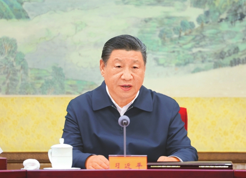 12月26日至27日,中共中央政治局召开民主生活会,中共中央总书记习近平主持会议并发表重要讲话。
新华社记者鞠鹏摄